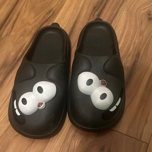 Black Cartoon TongueKiss Slip-On Shoes